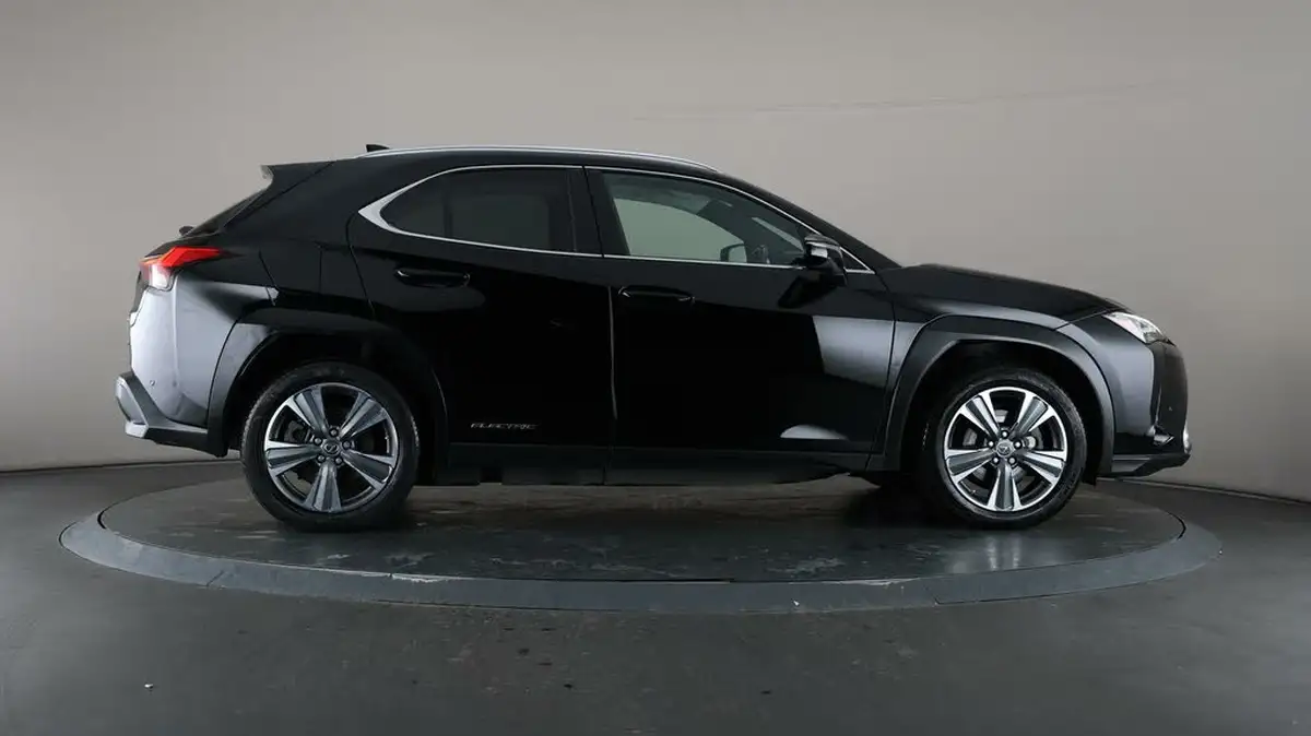 2021-lexus-ux-300e-e-ux-big-62