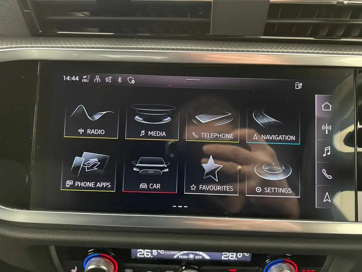 2022-audi-q3-14-45-tfsi-e-black-edition-sportback-big-24