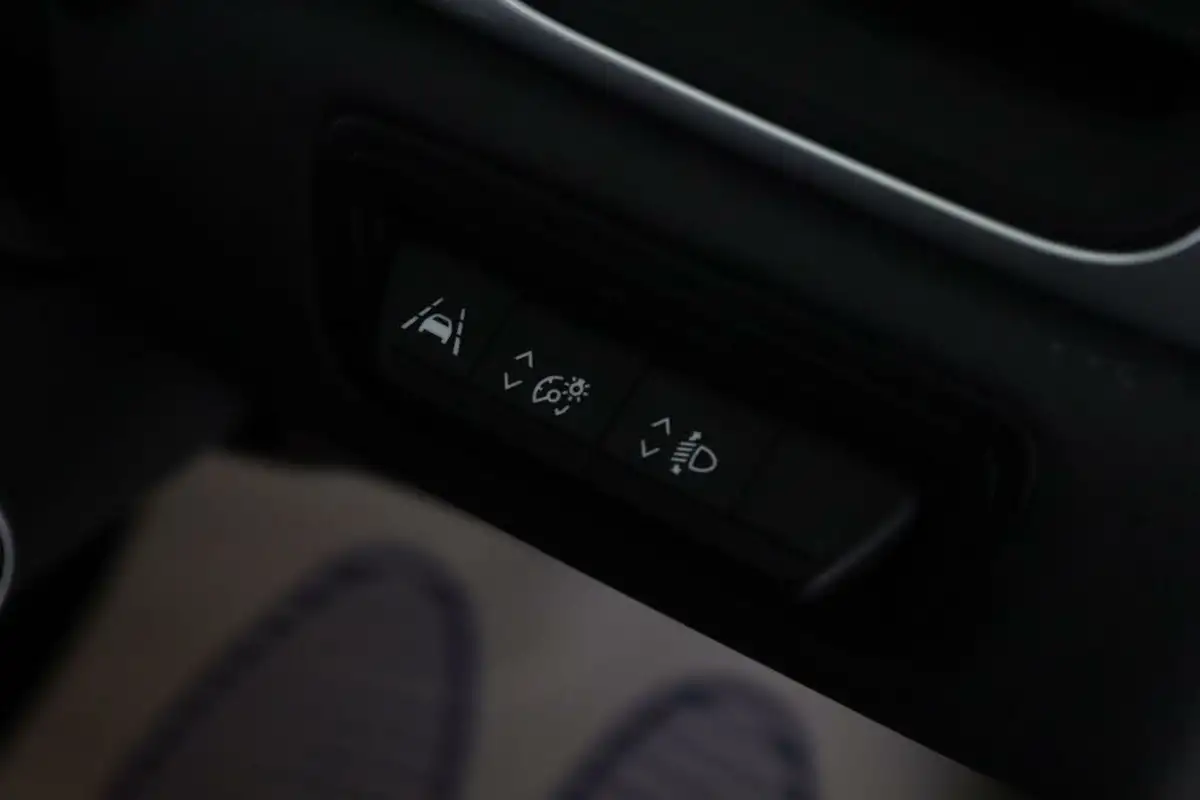 2021-renault-captur-13-tce-iconic-130bhp-edc-auto-big-17