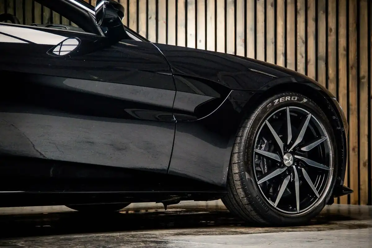 2021-aston-martin-vantage-big-13