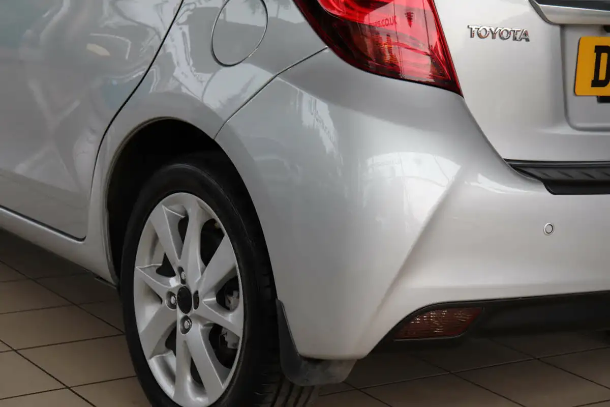 2015-toyota-yaris-15-vvt-i-sport-hybrid-big-67