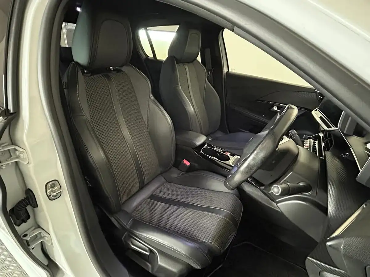 2021-peugeot-208-12-puretech-gt-100bhp-big-38