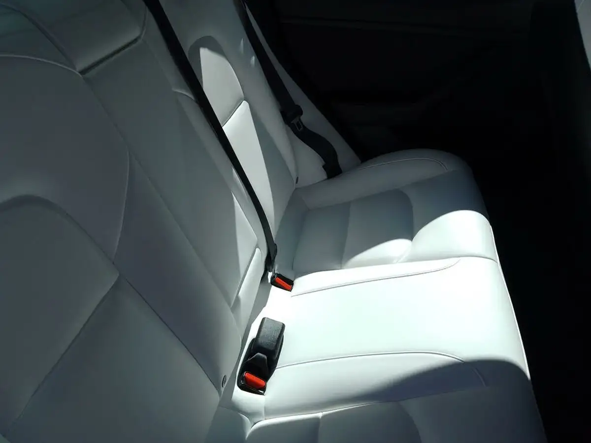 2022-tesla-model-3-e-long-range-big-12