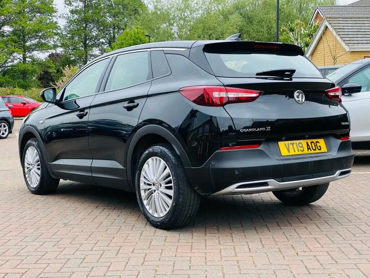 2019-vauxhall-grandland-x-15td-tech-line-nav-big-2