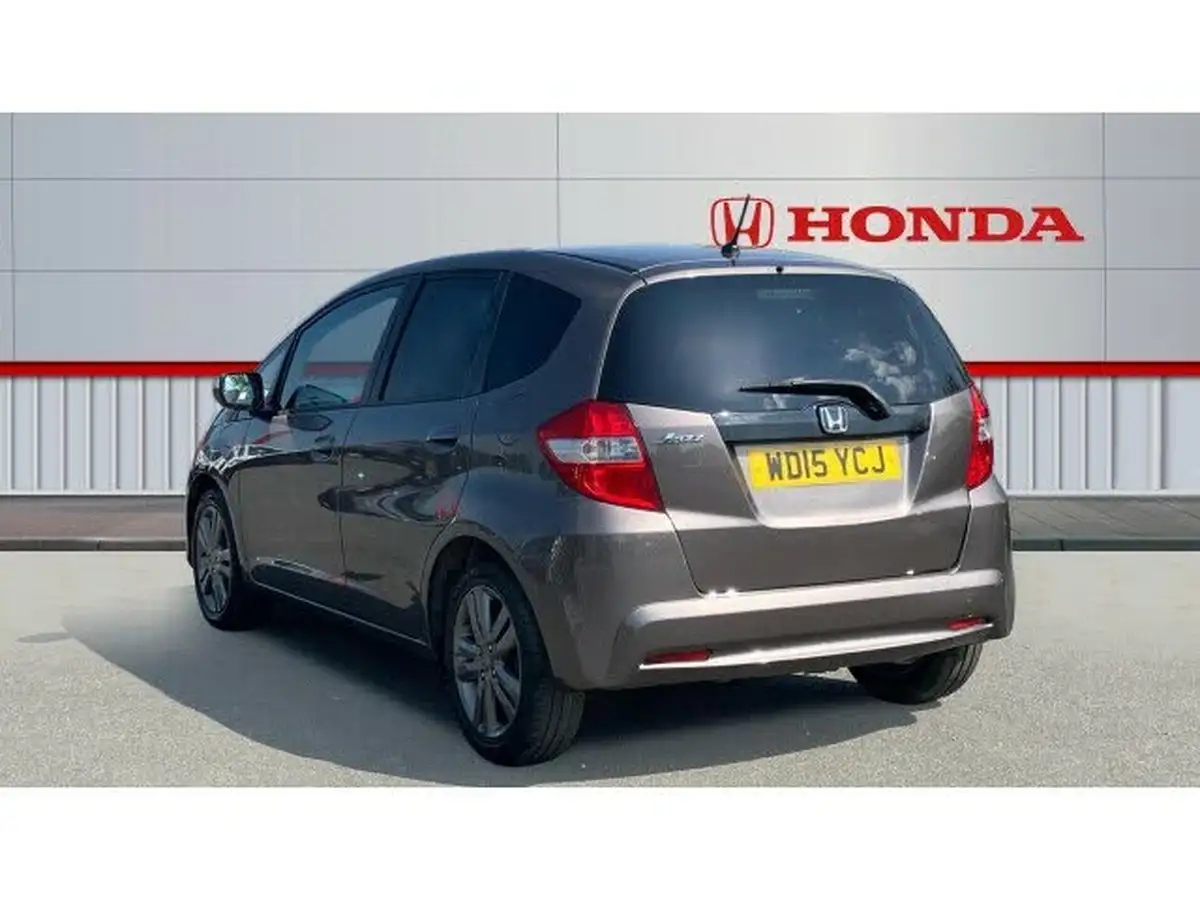 2015-honda-jazz-14-es-plus-cvt-big-2