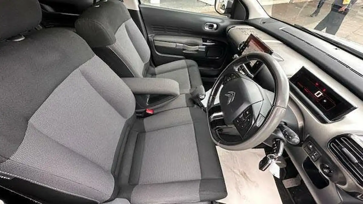 2016-citroen-c4-cactus-12-puretech-flair-82ps-ss-etg-big-22