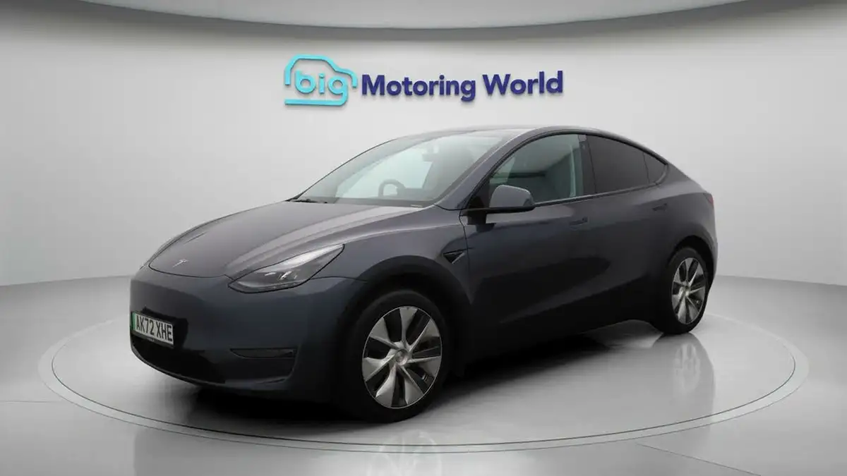 2022-tesla-model-y-e-long-range-big-3