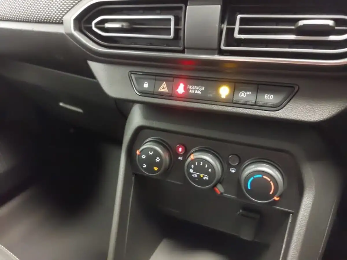 2022-dacia-sandero-10-tce-comfort-90bhp-big-16