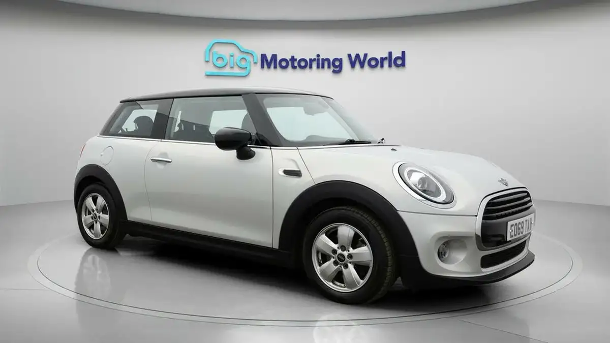 2019-mini-cooper-15-cooper-classic-hatchback-3d-big-0