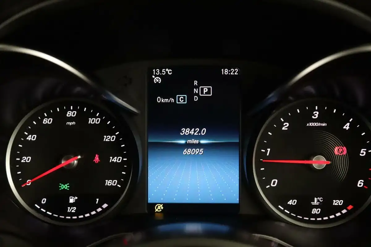 2019-mercedes-benz-c-class-20d-c220d-amg-line-premium-coupe-2d-big-17