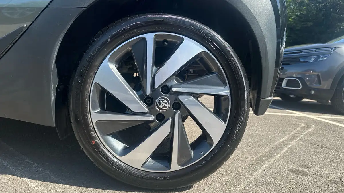 2024-toyota-aygo-x-10-vvt-i-edge-cvt-big-17