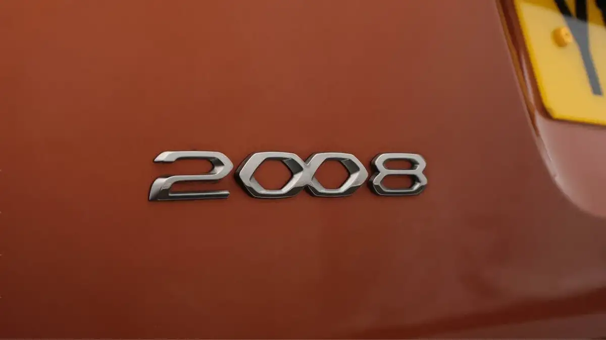 2020-peugeot-2008-suv-12-puretech-gt-line-big-21