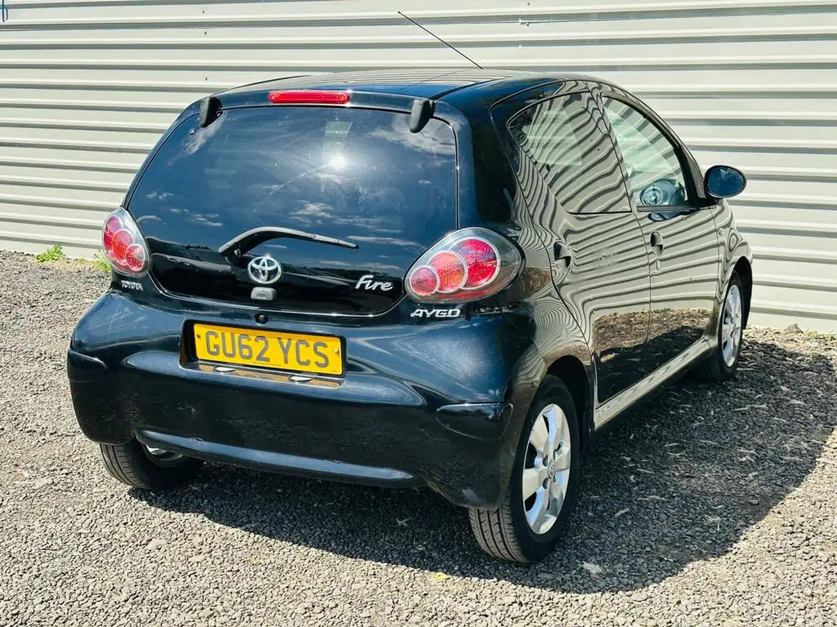 2012-toyota-aygo-10-aygo-fire-5d-big-14