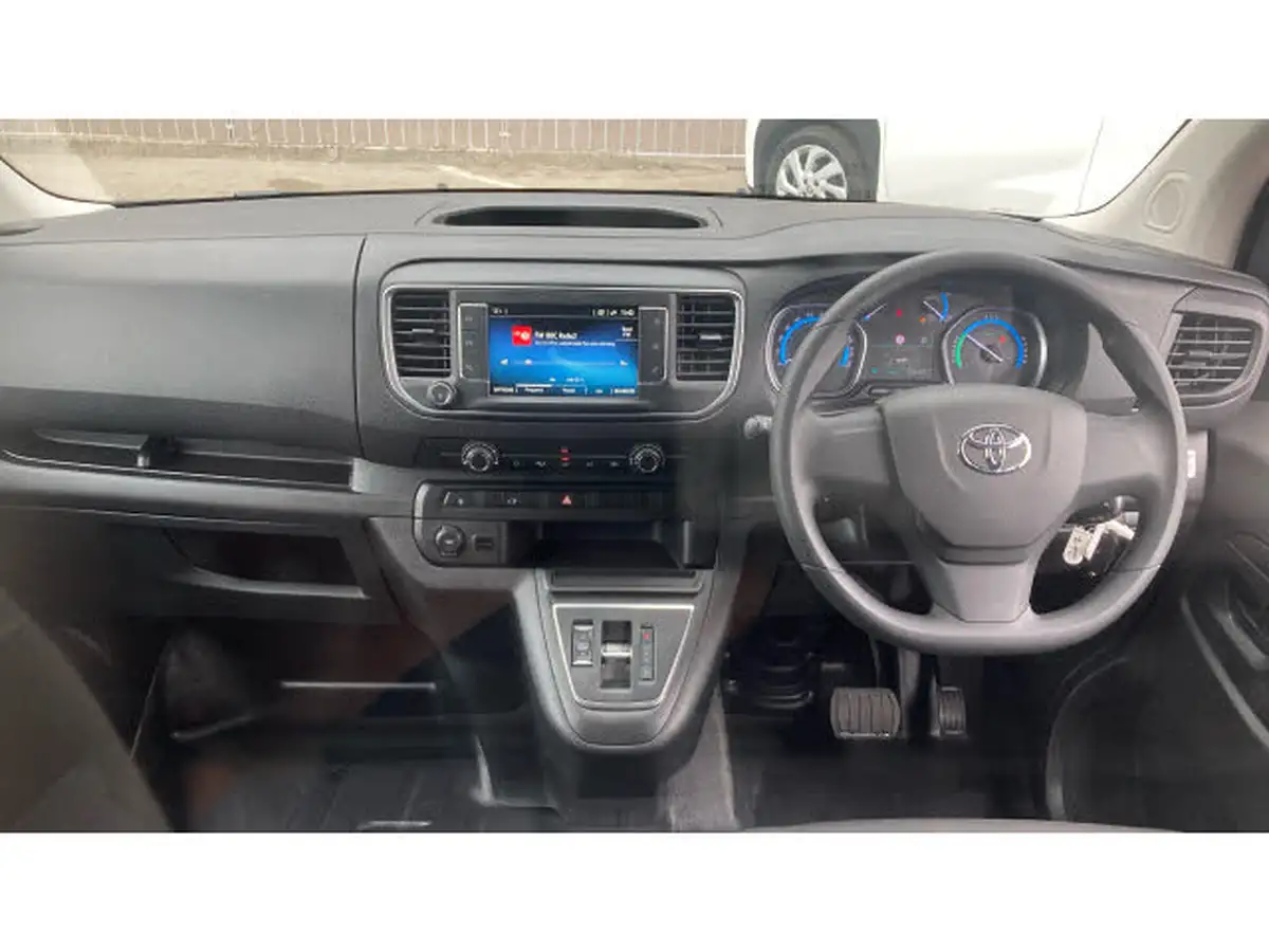 2023-toyota-proace-city-e-icon-l2-big-4