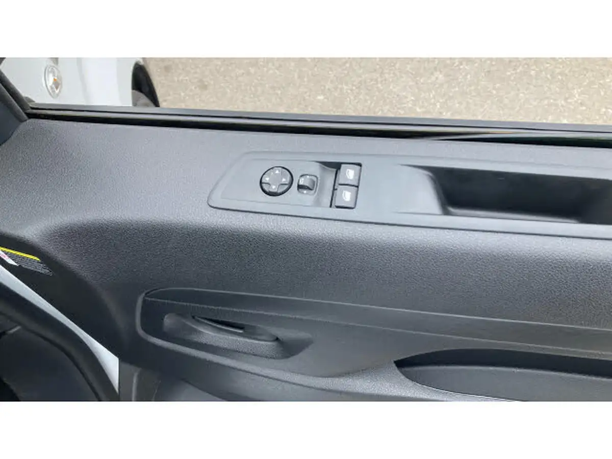 2023-toyota-proace-city-e-icon-l2-big-32