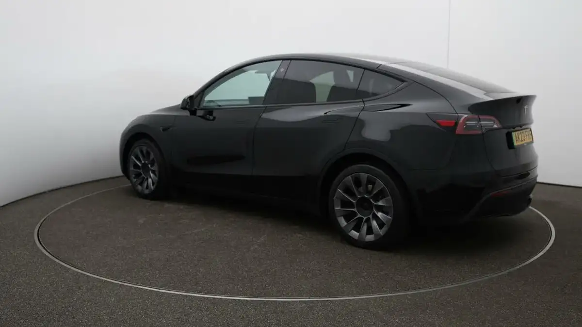 2023-tesla-model-y-e-rwd-big-58