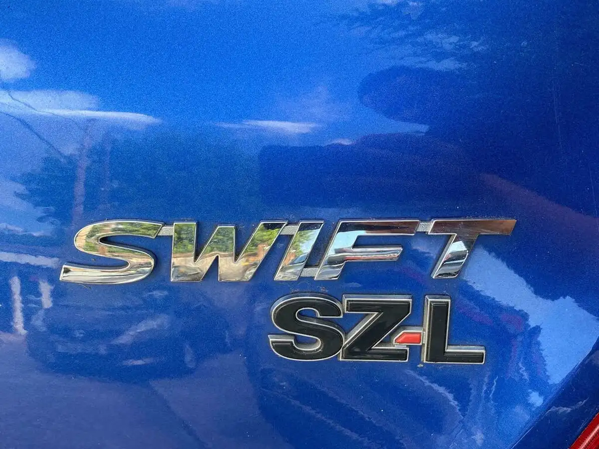 2014-suzuki-swift-12-sz-l-5d-big-13