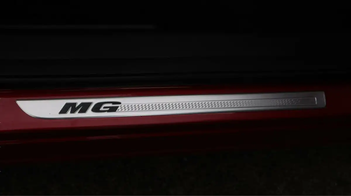 2022-mg-hs-15t-gdi-excite-162ps-big-22