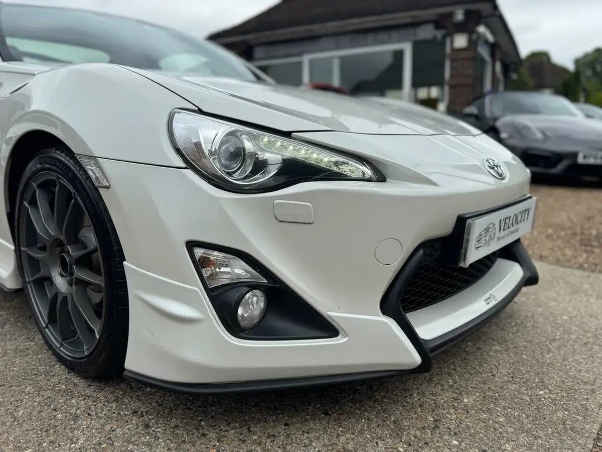 2015-toyota-gt86-20-aero-big-26