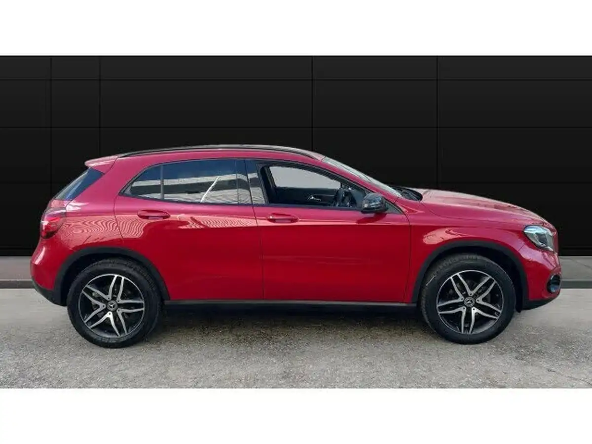 2018-mercedes-benz-gla-class-16-gla-180-urban-edition-7g-dct-big-4