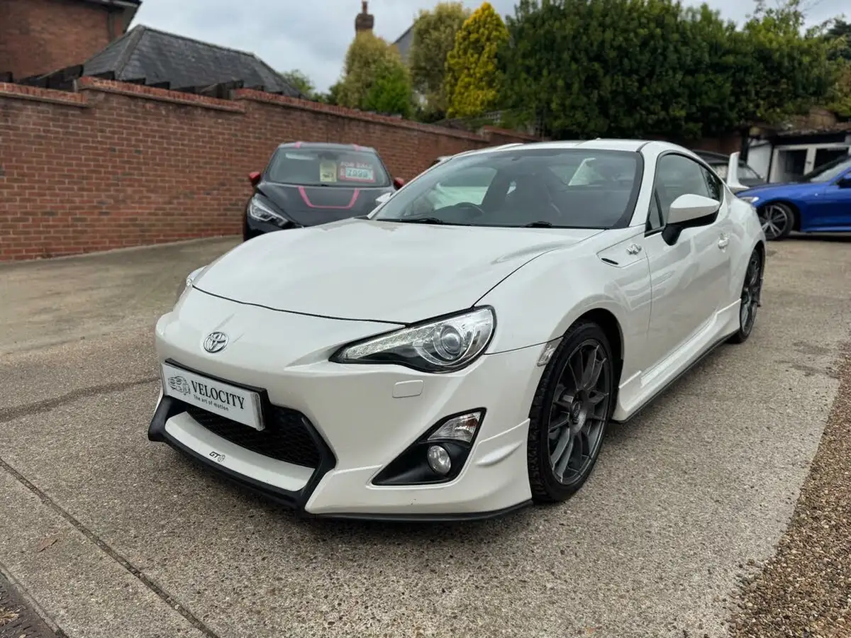 2015-toyota-gt86-20-aero-big-2