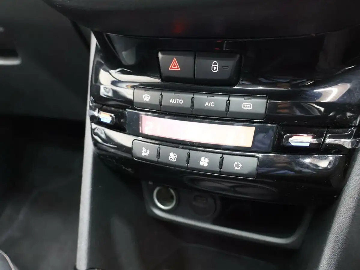2019-peugeot-2008-suv-12-puretech-allure-premium-82bhp-big-21