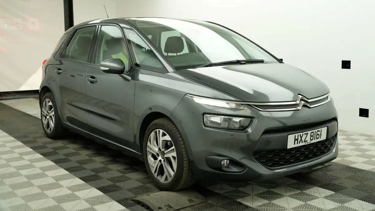2015-citroen-c4-picasso-16bluehdi-selection-big-0