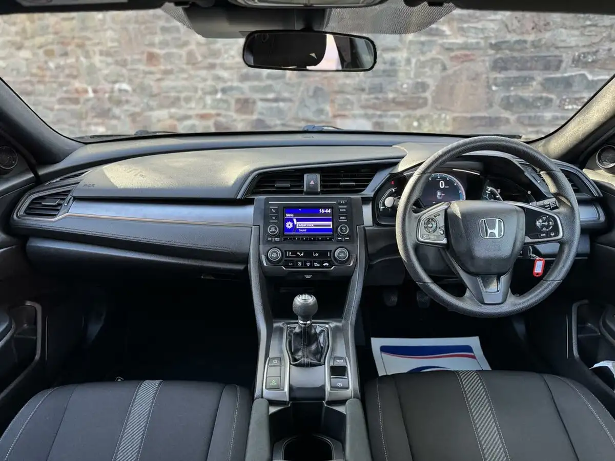 2019-honda-civic-10-vtec-turbo-se-hatchback-5d-big-26