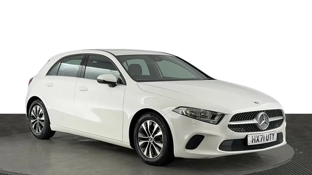 2022-mercedes-benz-a-class-20d-a180d-se-8g-dct-big-1