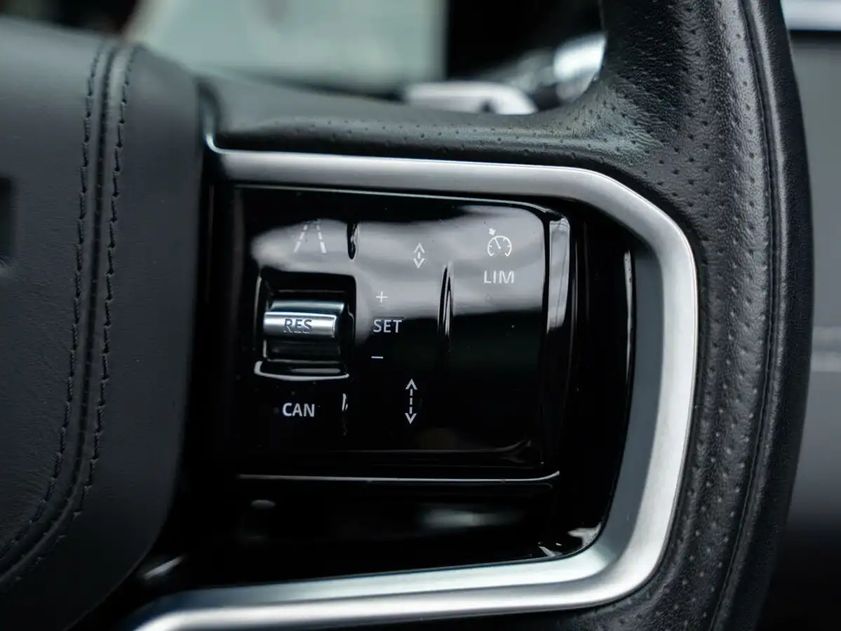2022-land-rover-range-rover-velar-30-d300-r-dynamic-hse-big-29