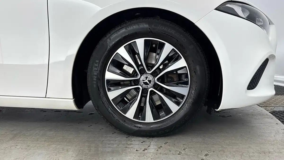 2022-mercedes-benz-a-class-20d-a180d-se-8g-dct-big-29
