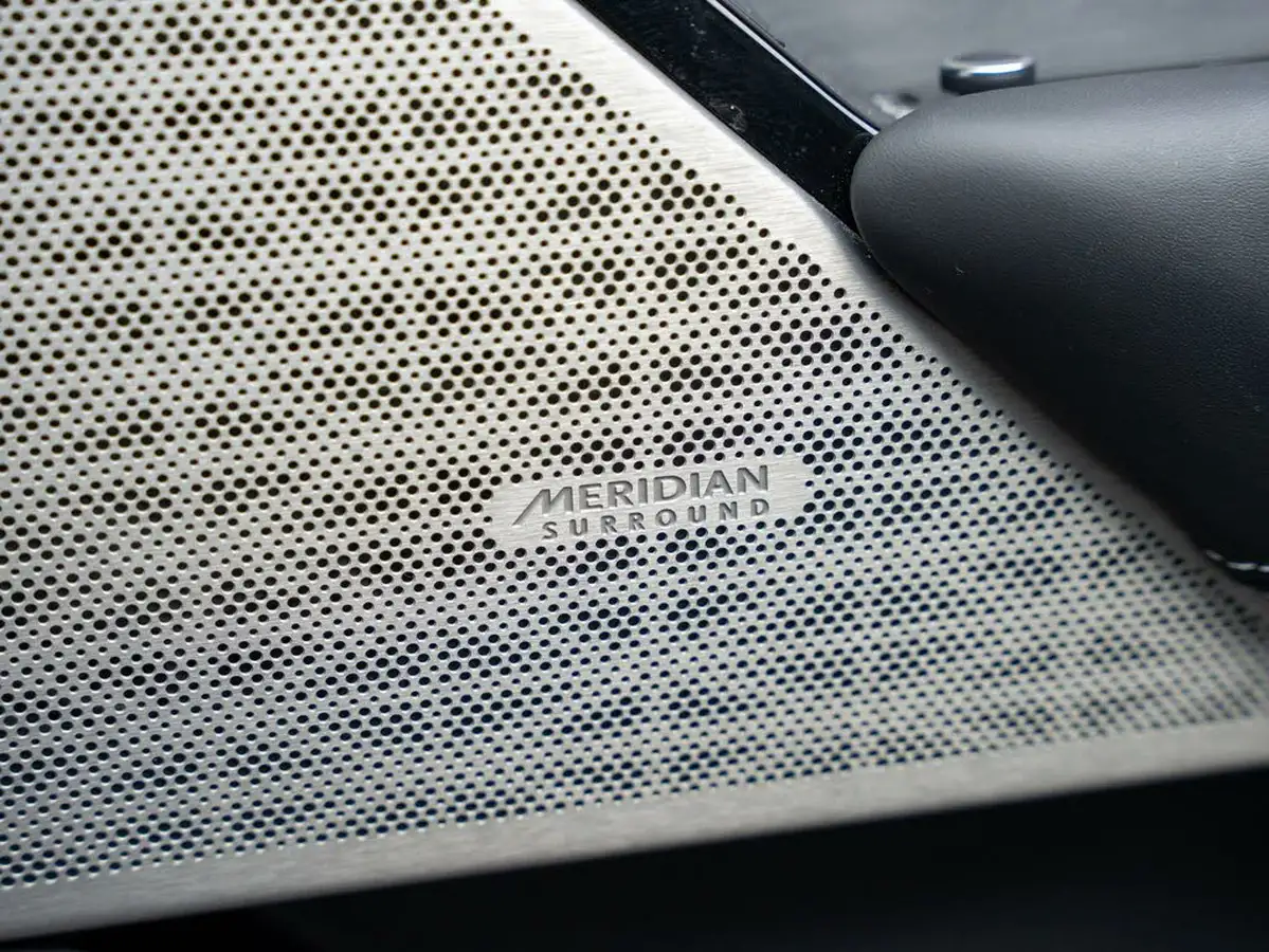 2022-land-rover-range-rover-velar-30-d300-r-dynamic-hse-big-5