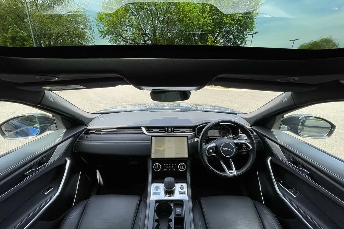 2022-jaguar-f-pace-20-d200-r-dynamic-black-big-2