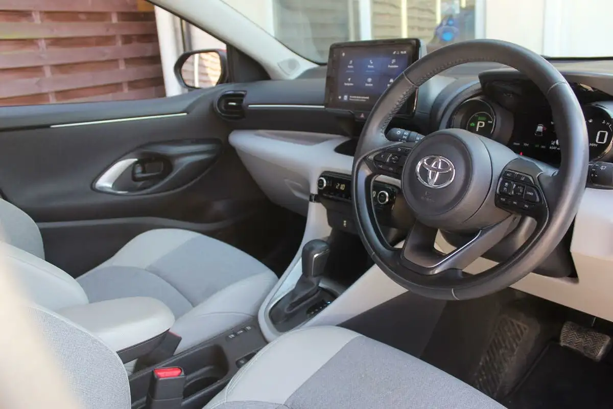 2022-toyota-yaris-cross-15-vvt-i-excel-city-packpan-roof-big-17