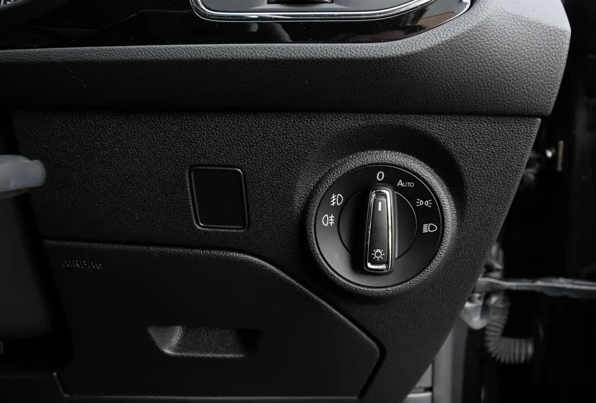 2018-seat-leon-14-tsi-fr-technology-hatchback-5d-big-15