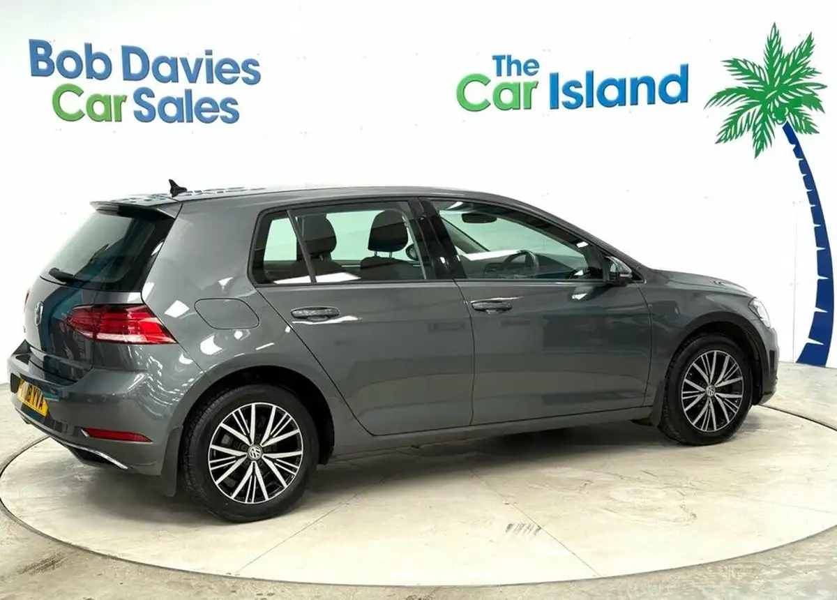 2018-volkswagen-golf-10-tsi-se-nav-110ps-ss-hatchback-5d-big-9