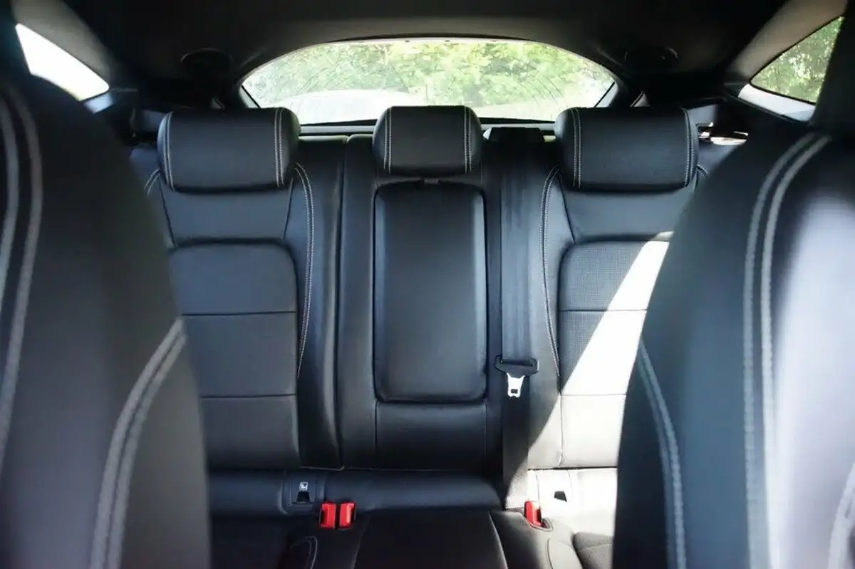 2018-jaguar-e-pace-20-i4d-r-dynamic-se-180ps-big-8