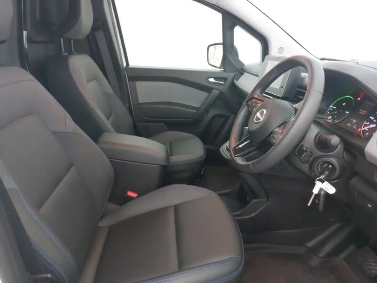 2023-nissan-townstar-e-45kwh-l1-acenta-big-10