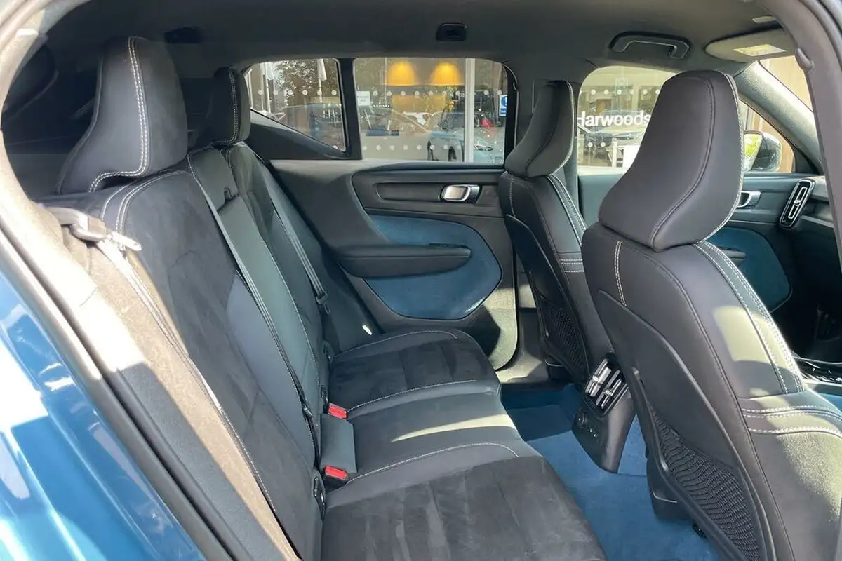 2022-volvo-xc40-15-t4-plus-big-21