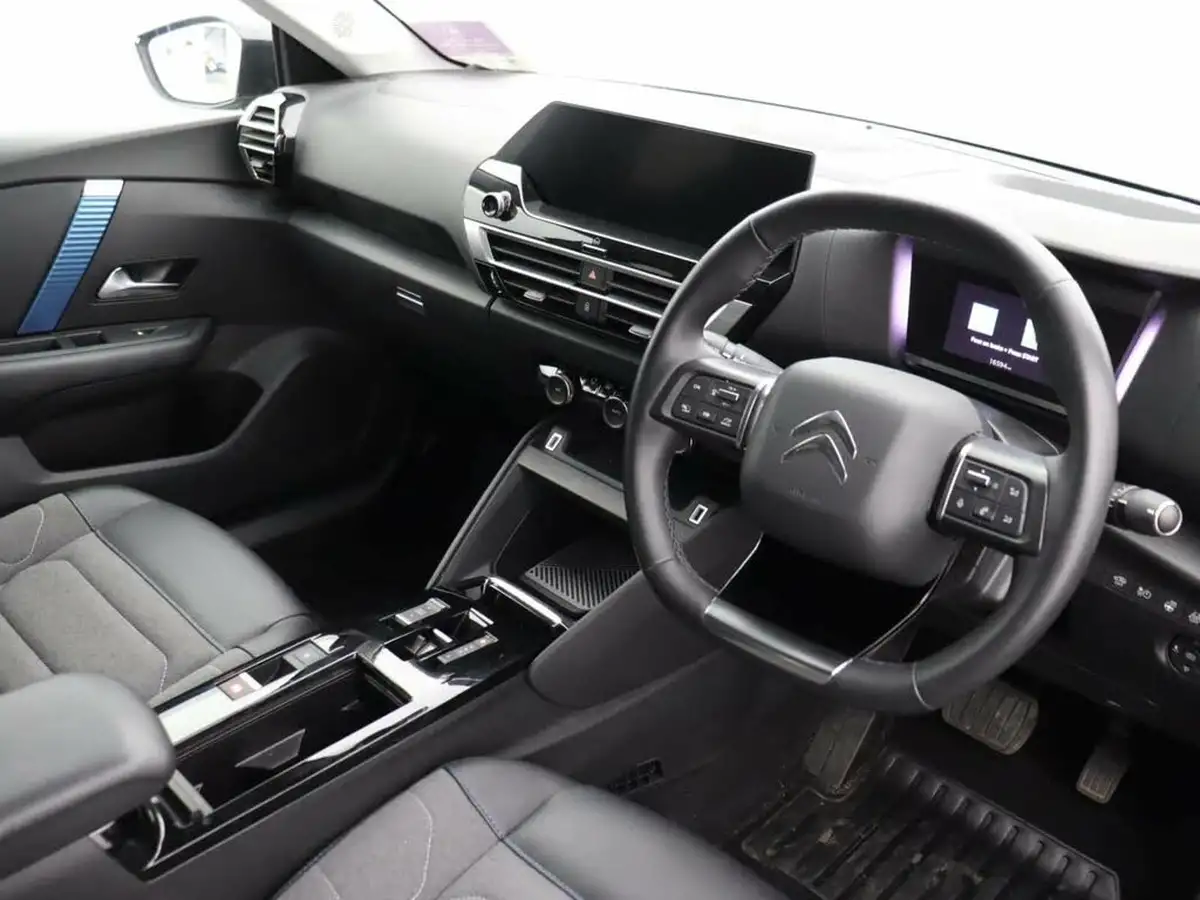 2022-citroen-c4-e-shine-big-16