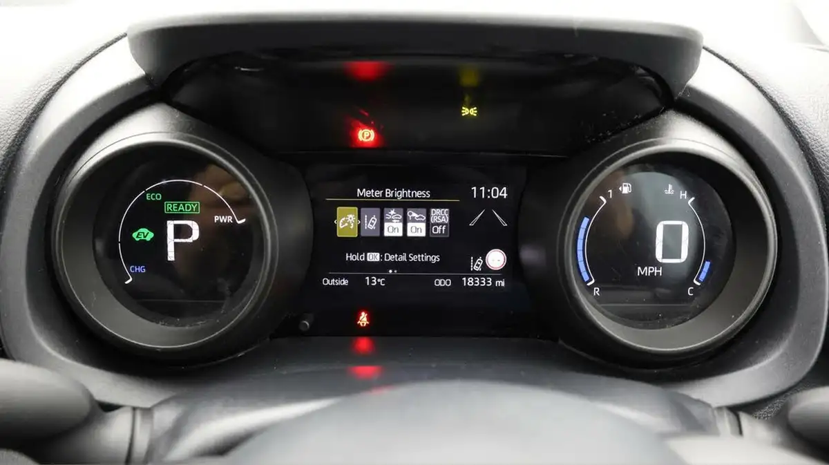 2022-toyota-yaris-15-vvt-i-design-big-9