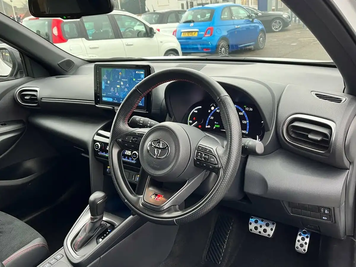 2023-toyota-yaris-cross-15-vvt-i-gr-sport-big-16