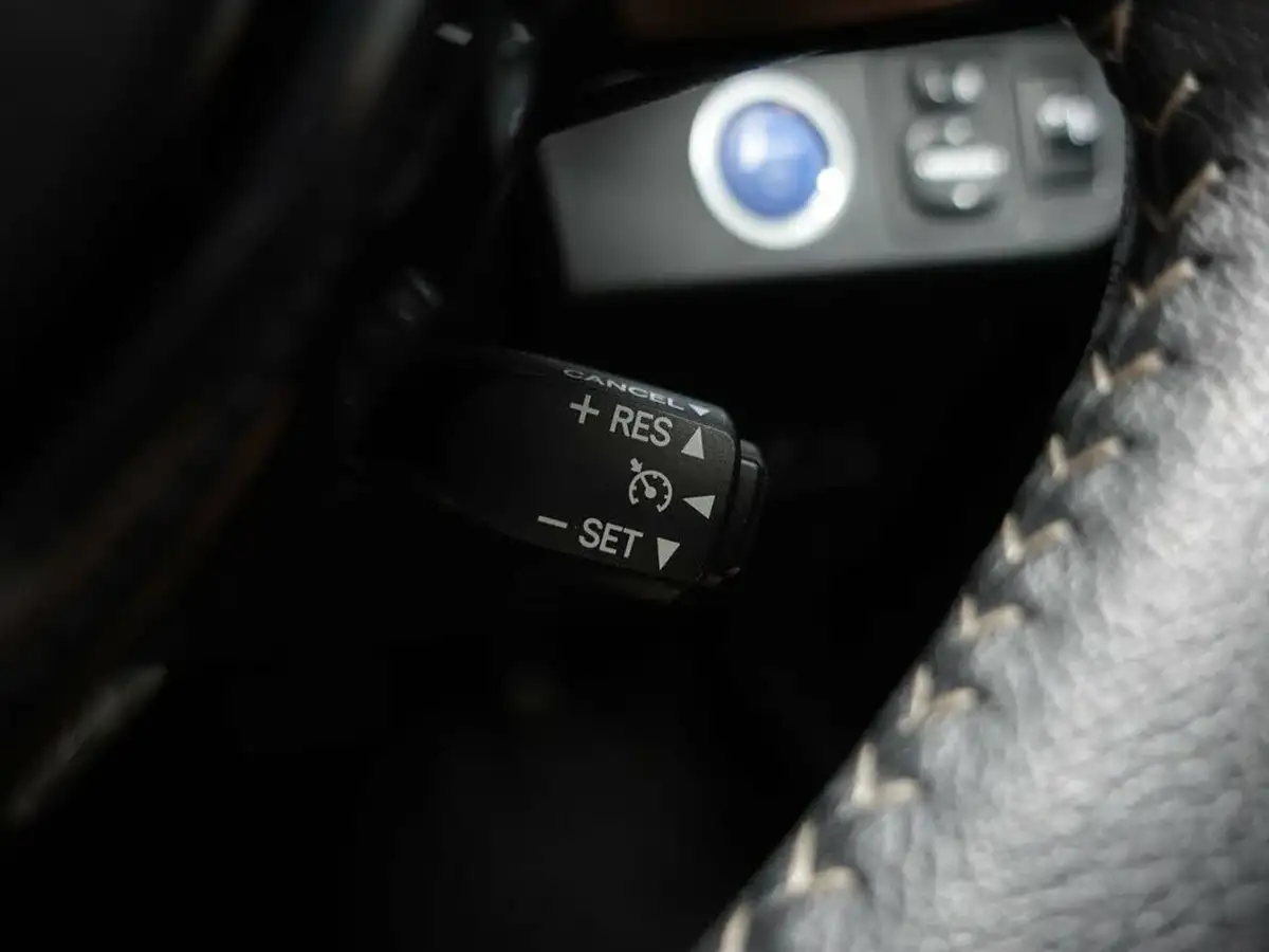 2019-toyota-yaris-15-vvt-i-icon-hybrid-big-31