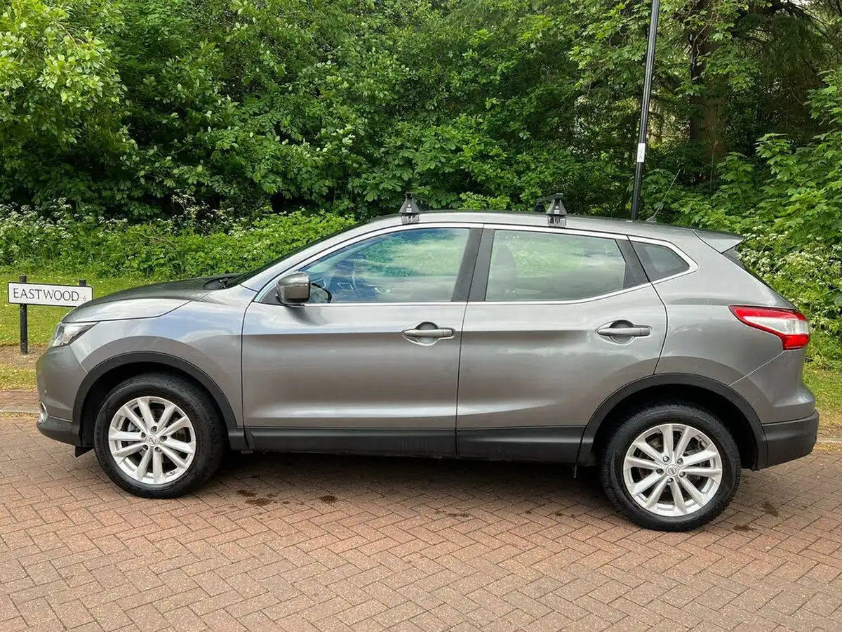 2015-nissan-qashqai-15dci-acenta-smart-vision-pack-big-1