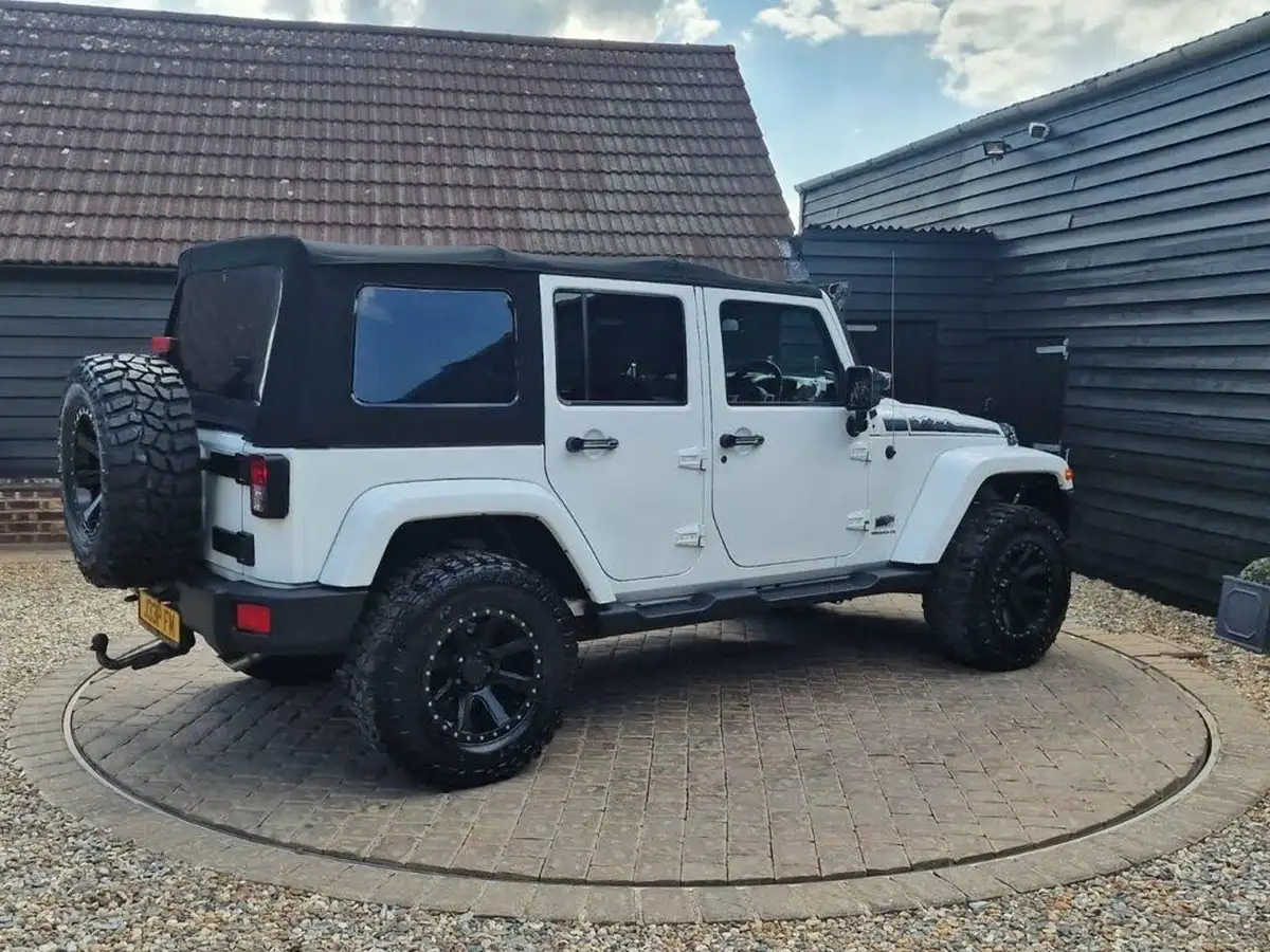 2014-jeep-wrangler-28crd-overland-unlimited-5d-big-37