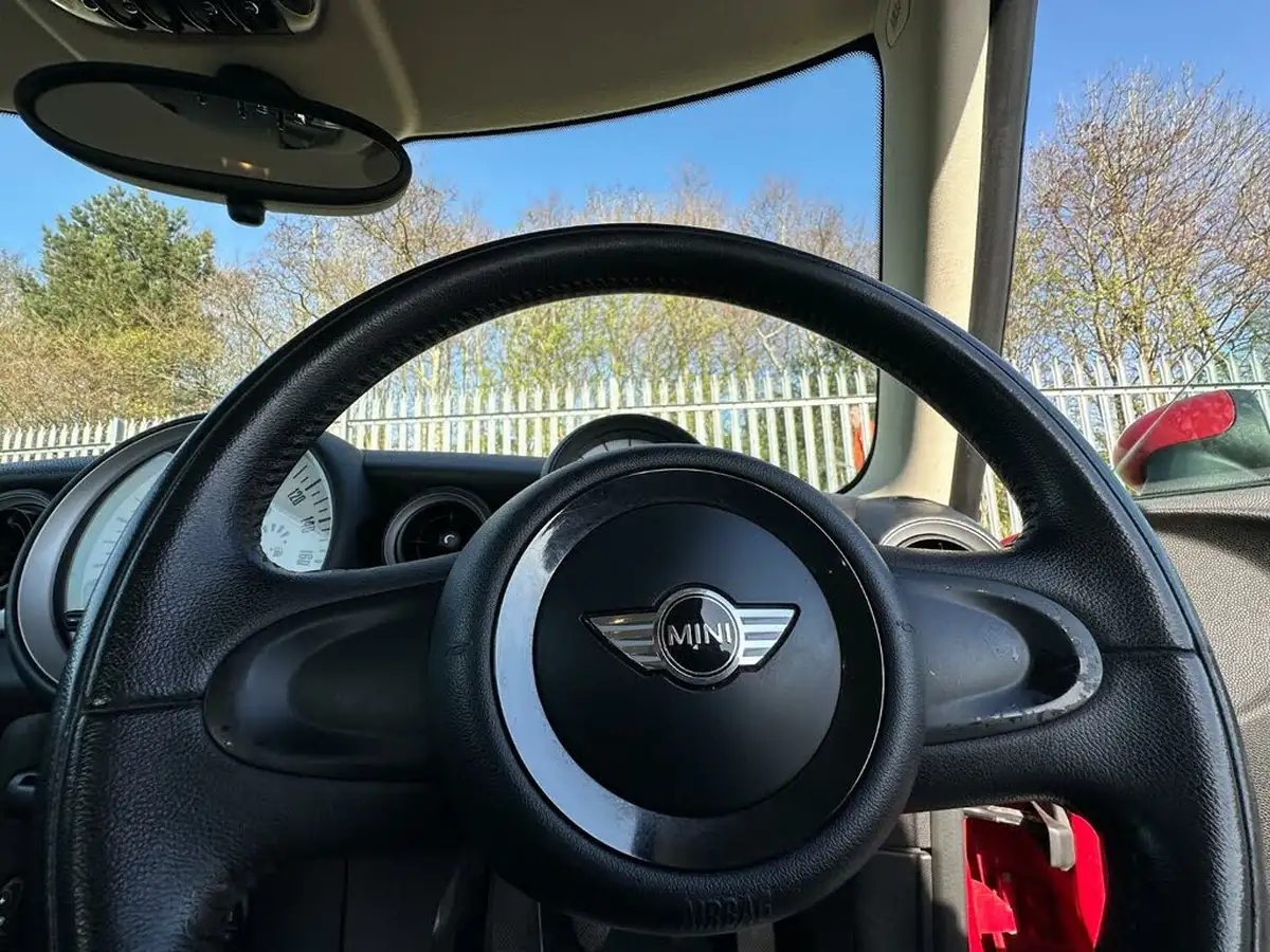 2012-mini-cooper-16-one-98bhp-hatchback-3d-big-24