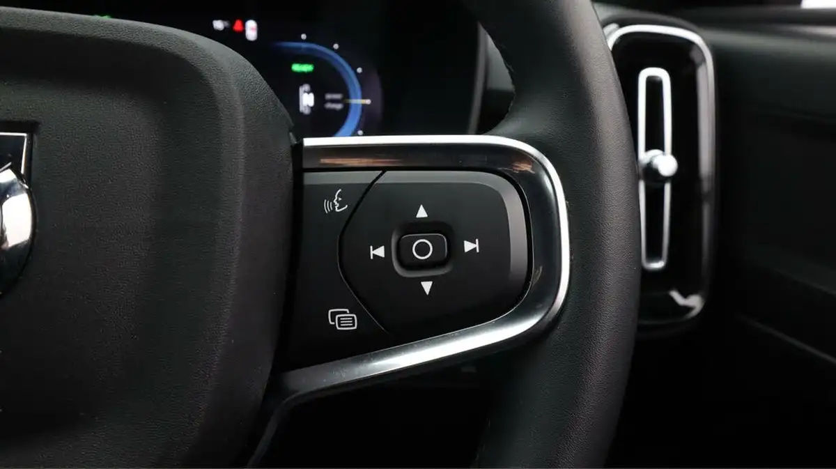 2021-volvo-xc40-e-twin-recharge-big-25