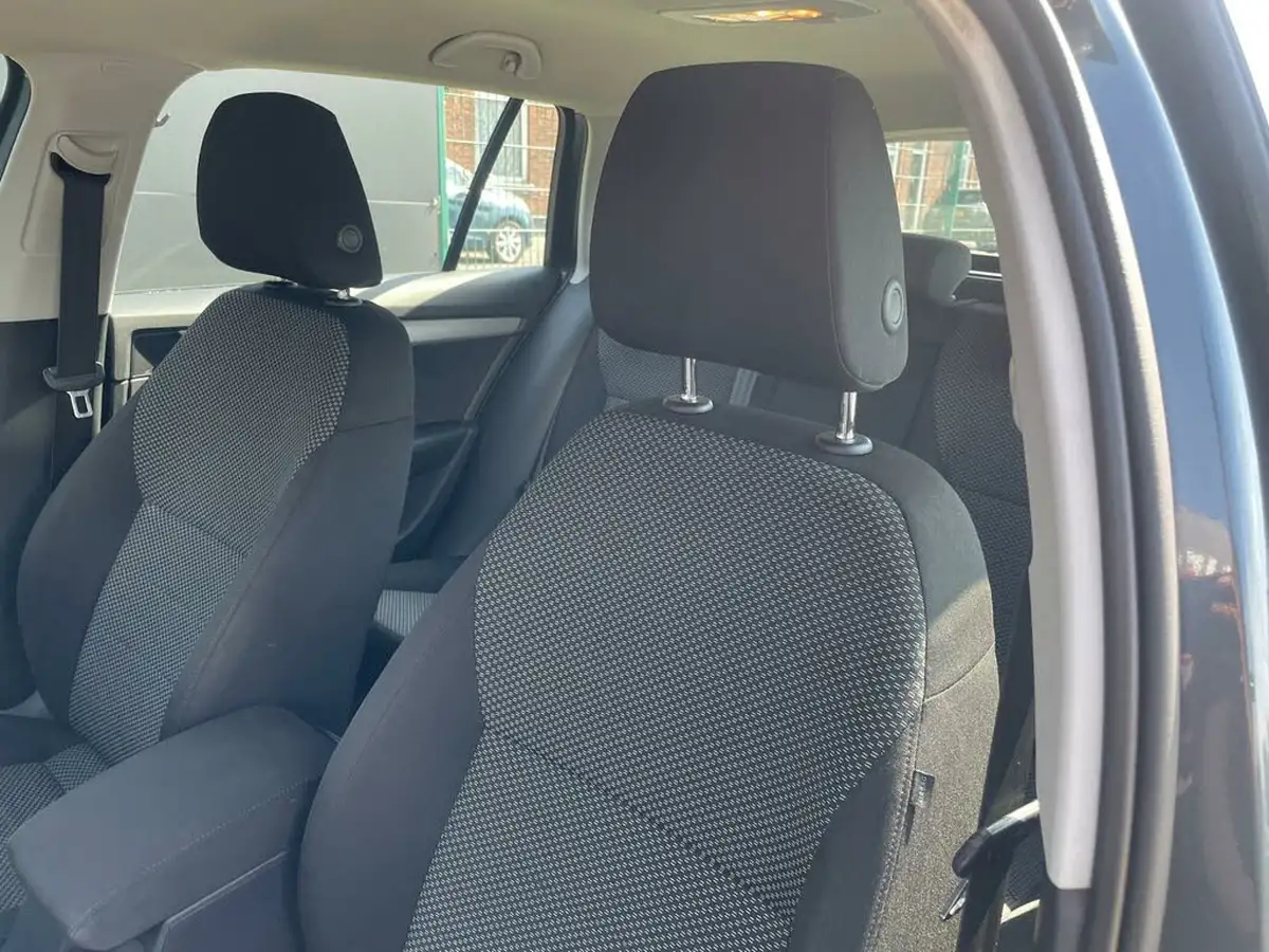2016-skoda-octavia-20tdi-se-estate-big-25