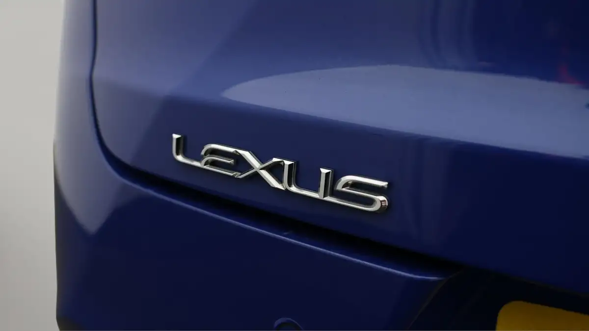 2021-lexus-ux-250h-20-takumi-big-19