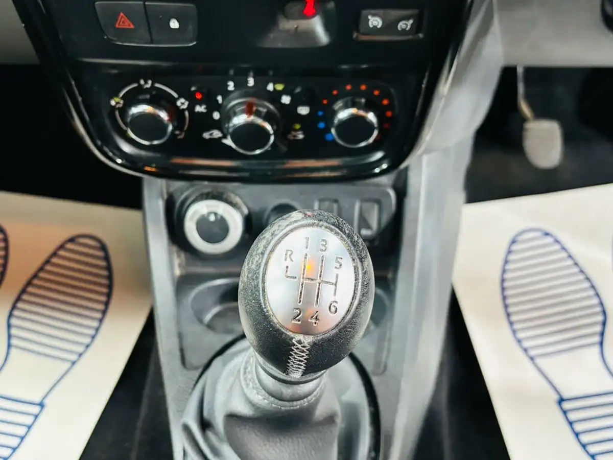 2014-dacia-duster-15d-laureate-109bhp-4x4-big-18